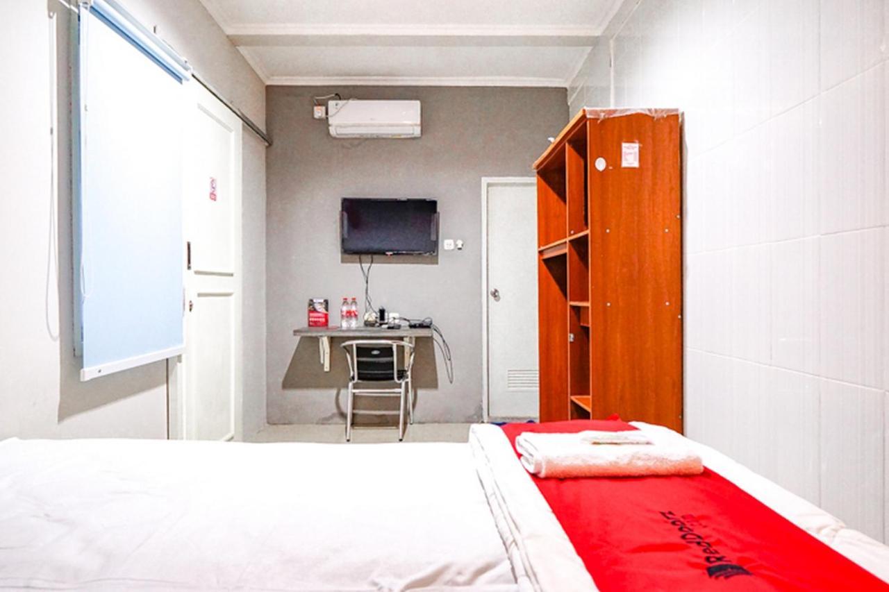Отель Reddoorz @ Citraland Сурабая Экстерьер фото