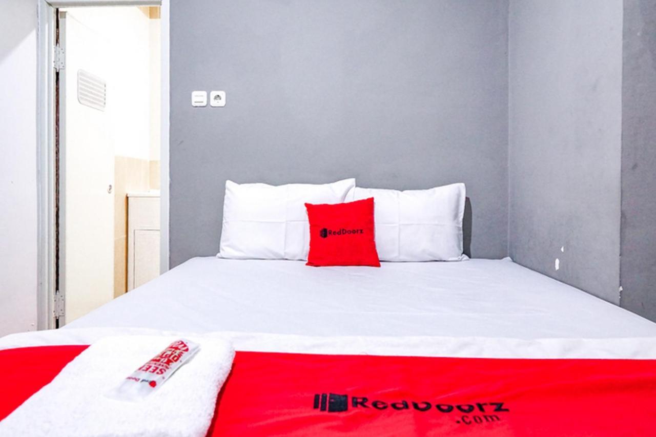 Отель Reddoorz @ Citraland Сурабая Экстерьер фото